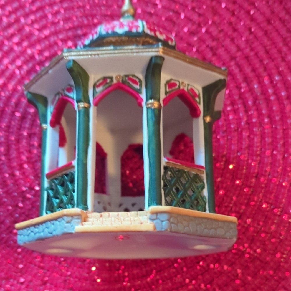 LEMAX Porcelain Victorian Gazebo 1996 Edition